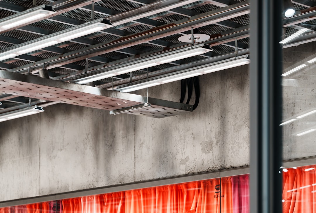 Can I Mount a Ceiling Fan to an Existing Light Box?