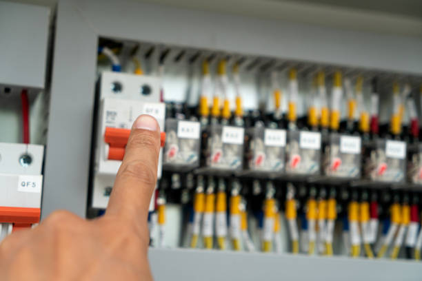 A Safe Guide to Diagnosing a Faulty Circuit Breaker