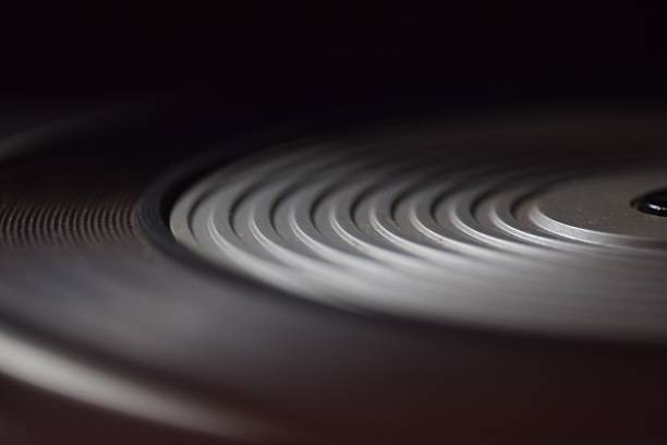 Crafting a Bowl from a Vinyl Record: A Fusion of Art and Upcycling