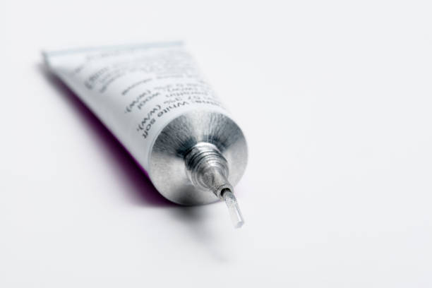 Silicone vs. Acrylic Caulk: Choosing the Right Sealant for Your Project