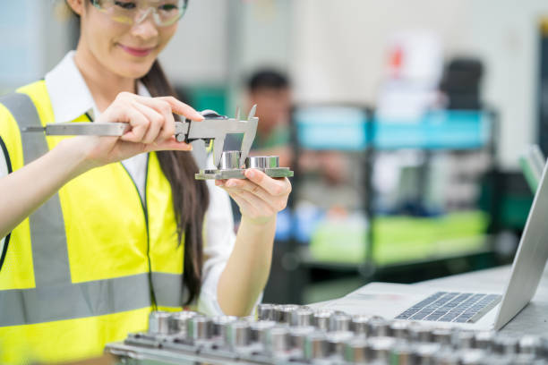 Should You Hire a General Contractor or a Window Specialist?