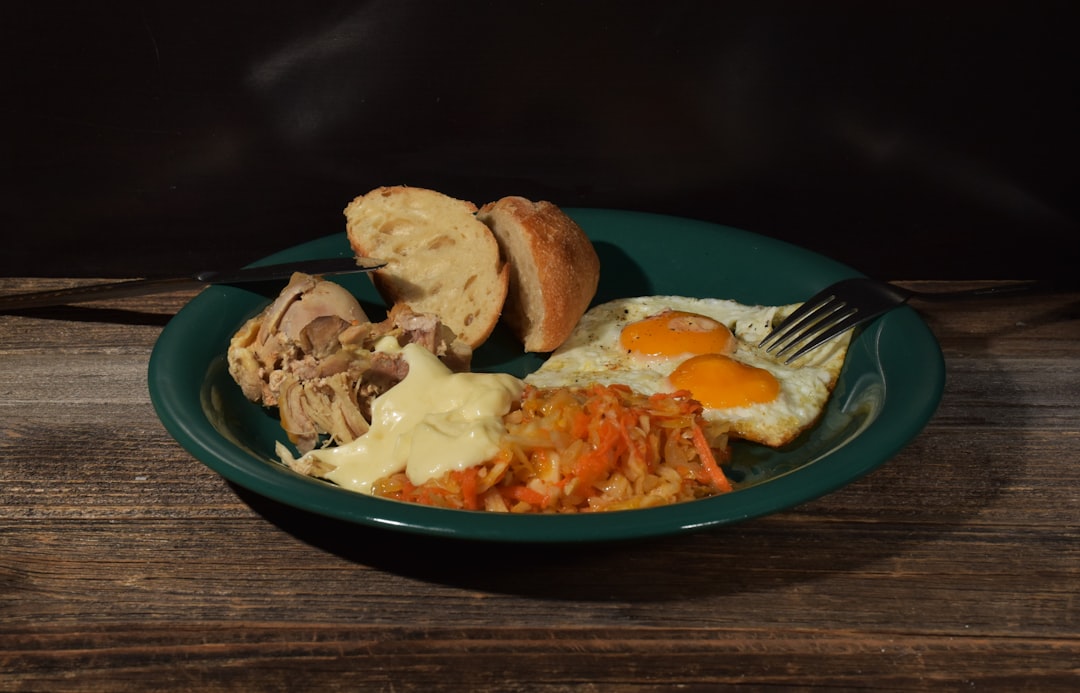 The Art of Creating Cohesive Mismatched Dinnerware