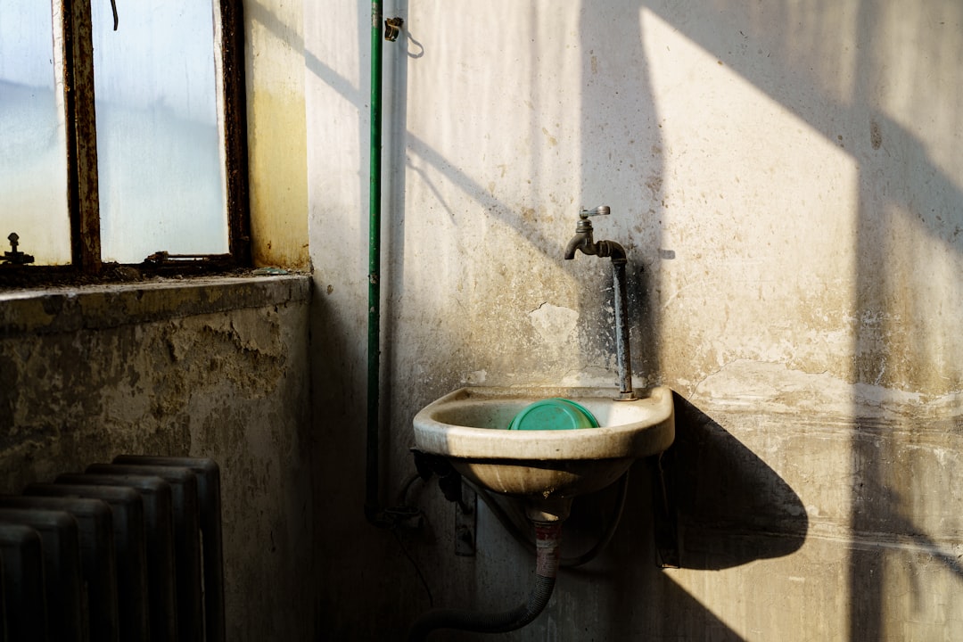 How to Replace a Bathroom Sink Faucet: A Step-by-Step Guide for Homeowners