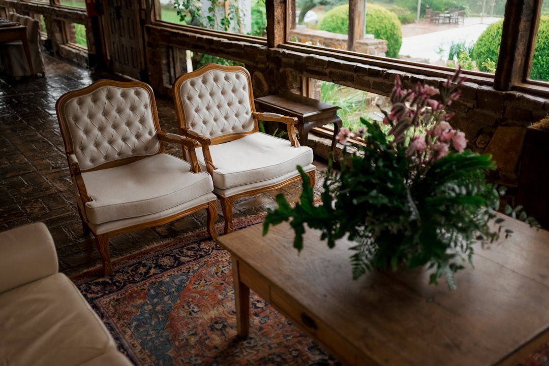 How to Choose the Perfect Accent Chair for Your Living Room