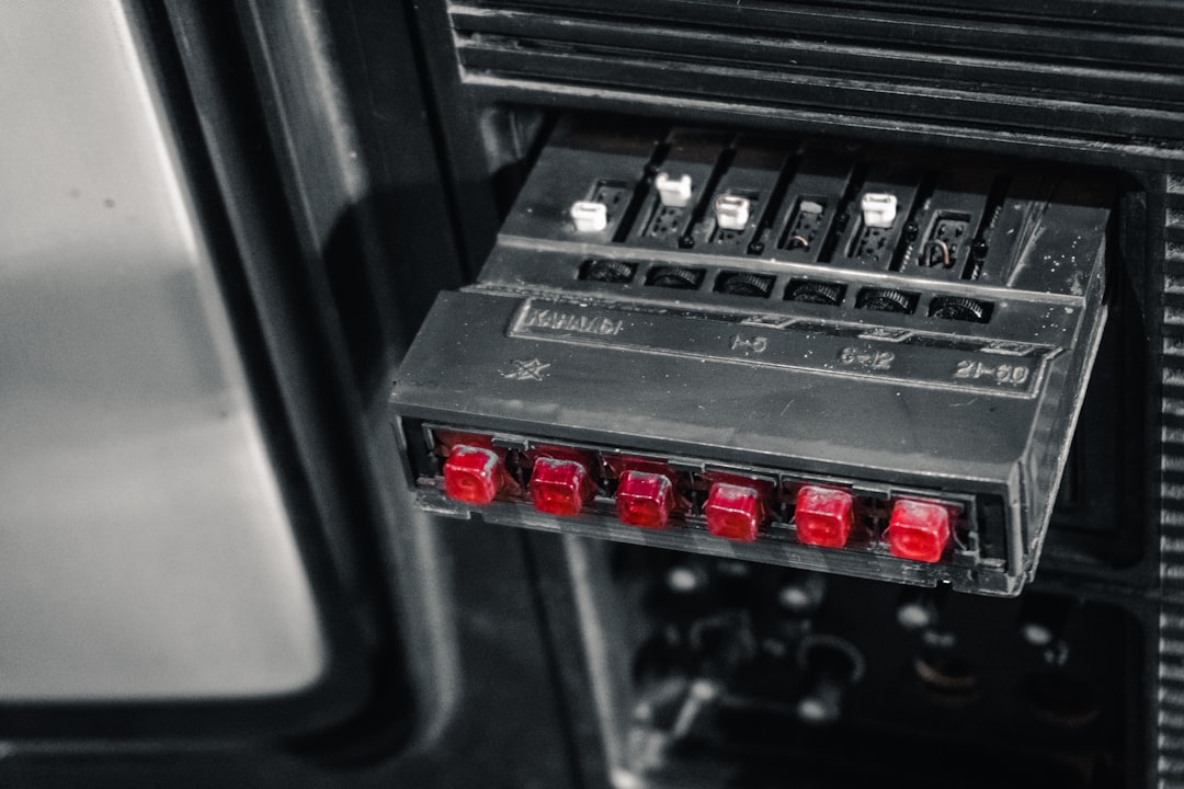 How to Use a Non-Contact Voltage Tester for Home Electrical Projects