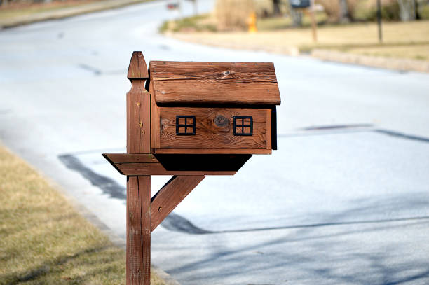 How to Repair a Mailbox Door That Won’t Close
