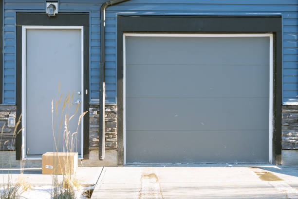 Choosing the Best Storage Containers for Your Garage